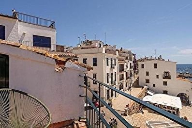 Petit àtic a segona línia amb vistes al mar a 20 metres de la platja.