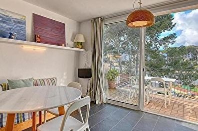 Pretty apartment practical, second line from the sea 50 meters from the sea.