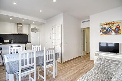 Moderno apartamento práctico, a 50 metros del mar.