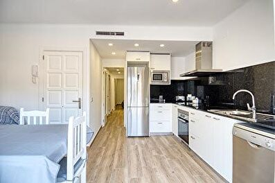 Moderne appartement en deuxième ligne de mer 50 mètres de la mer à Tamariu.