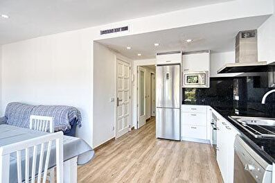 Modern apartment practical, second line from the sea 50 meters from the sea.