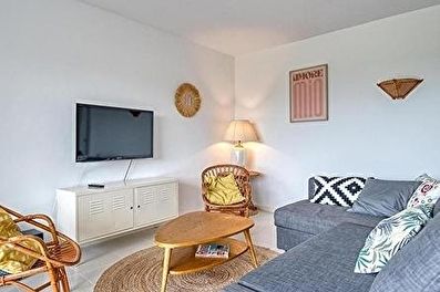 Bonito apartamento moderno, con piscina comunitaria  en Tamariu.