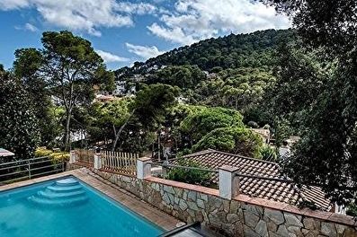 Schöne Doppelhaushälfte Duplex mit Garten und privater Pool zum Zentrum in Tamariu.