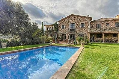 Spectacular farmhouse.