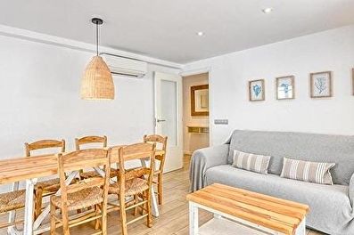 Central apartment ground floor second line from the sea 50 meters from the sea.