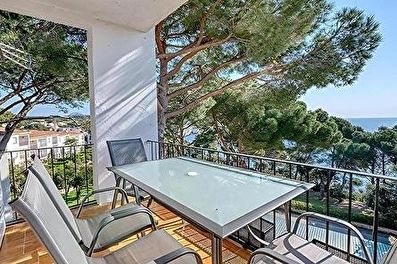 Acogedor apartamento en segunda línea con vistas al mar a 150 metros de la playa.
