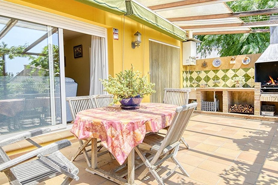 Espaciosa casa  en venta con terraza barbacoa y jardín