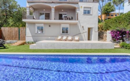 Casa amb pisicna  Agost