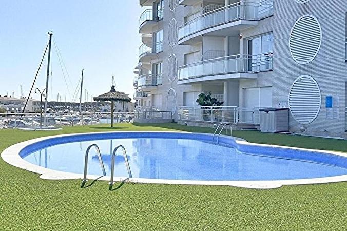 Fabuleux appartement avec jardin et piscine commune