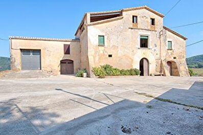 Bauernhaus mit Garten auf Castell d'Empordà - Kaufen - verkaufen