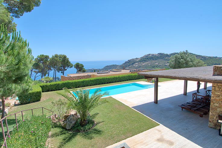 Chalet mit Schwimmbad, Meerblick und Klimaanlage