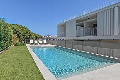 Apartament amb Piscina, Wifi, Pàrquing i jardí a Calella de Palafrugell - Lloguer Temporada