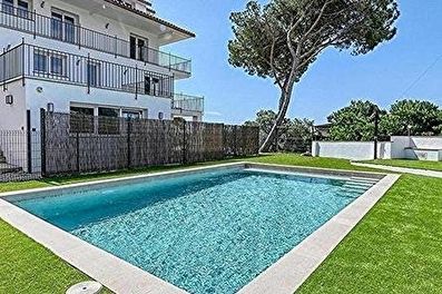 Apartament amb Piscina, Vistes al mar, Pàrquing i jardí a Calella de Palafrugell - Lloguer Temporada