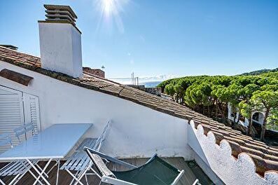Apartament amb Piscina, Vistes al mar i Pàrquing a Calella de Palafrugell - Lloguer Temporada
