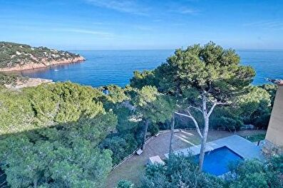 Àtic amb Piscina, Vistes al mar, Pàrquing i jardí a Tamariu - Lloguer Temporada