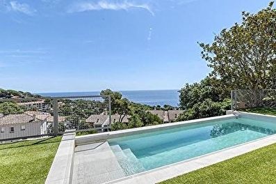 Xalet amb Piscina, Wifi, Pàrquing, Barbacoa i jardí a Calella de Palafrugell - Lloguer Temporada