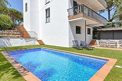 Xalet amb Piscina, Wifi, Pàrquing i jardí a Calella de Palafrugell - Lloguer Turístic