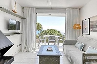 Apartament amb Vistes al mar, Wifi, Pàrquing i jardí a Calella de Palafrugell - Lloguer Turístic