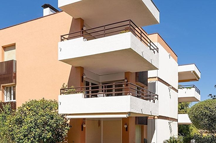 Apartament 3 dormitoris amb Pàrquing i jardí a Calella de Palafrugell - Lloguer Temporada