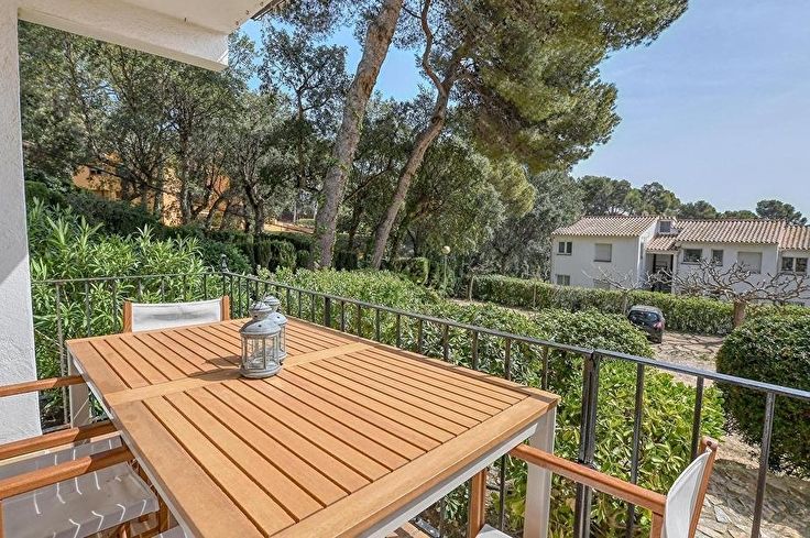 Apartament 2 dormitoris amb Piscina i Pàrquing a Calella de Palafrugell - Lloguer Temporada