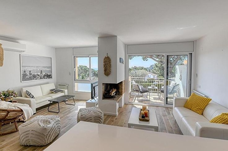 Apartament 4 dormitoris amb Piscina, Vistes al mar, Pàrquing i jardí a Calella de Palafrugell - Lloguer Vacacional - Turístic