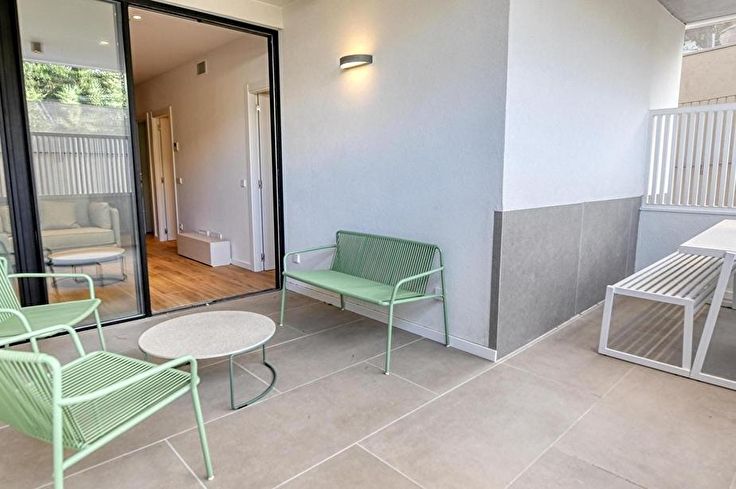 Apartament 3 dormitoris amb Piscina, Wifi, Pàrquing i jardí a Calella de Palafrugell - Lloguer Temporada