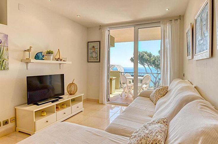 Apartament 3 dormitoris amb Piscina, Vistes al mar, Aire condicionat, Pàrquing i jardí a Calella de Palafrugell - Lloguer Vacacional - Turístic