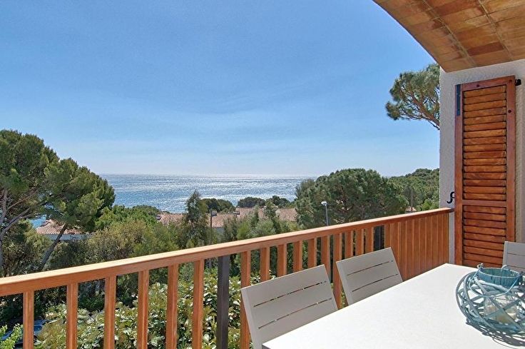 Apartament 3 dormitoris amb Piscina, Vistes al mar, Aire condicionat, Wifi, Pàrquing i jardí a Calella de Palafrugell - Lloguer Vacacional - Turístic