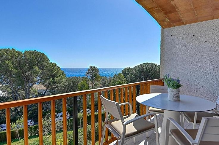 Apartament 2 dormitoris amb Piscina, Vistes al mar, Aire condicionat, Wifi, Pàrquing i jardí a Calella de Palafrugell - Lloguer Vacacional - Turístic