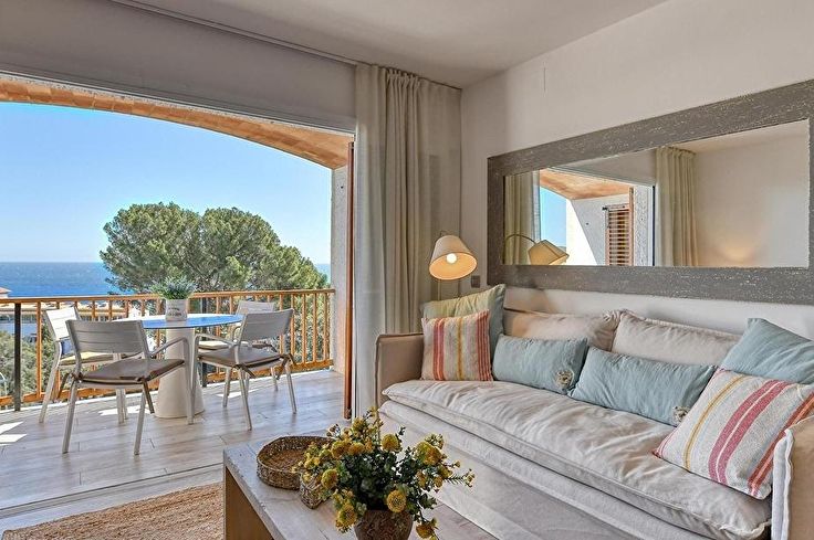Apartament 2 dormitoris amb Piscina, Vistes al mar, Aire condicionat, Wifi, Pàrquing i jardí a Calella de Palafrugell - Lloguer Vacacional - Turístic