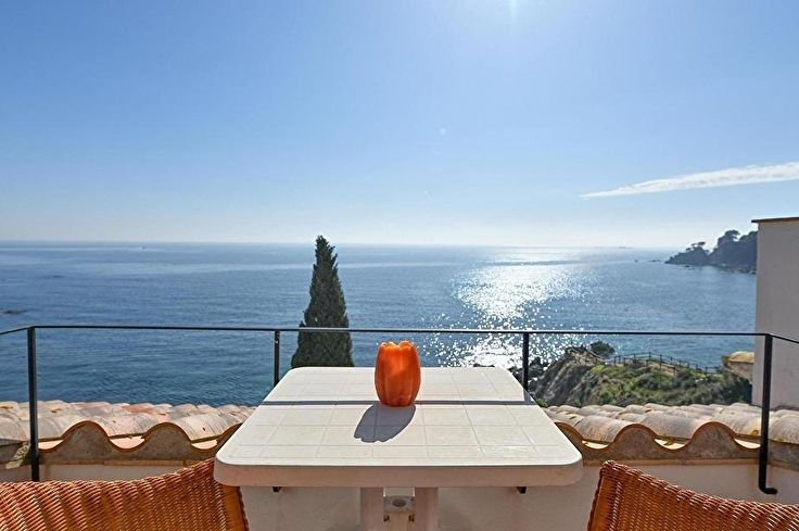 Apartament 3 dormitoris amb Vistes al mar i Pàrquing a Calella de Palafrugell - Lloguer Temporada