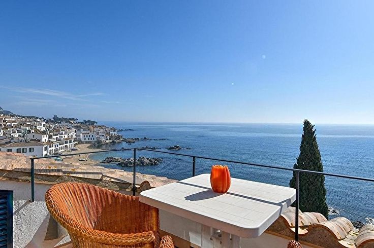 Apartament 3 dormitoris amb Vistes al mar i Pàrquing a Calella de Palafrugell - Lloguer Temporada