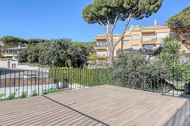Apartament 3 dormitoris amb Piscina, Vistes al mar, Pàrquing i jardí a Calella de Palafrugell - Lloguer Temporada