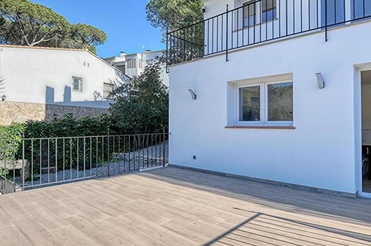 Apartament 3 dormitoris amb Piscina, Vistes al mar, Pàrquing i jardí a Calella de Palafrugell - Lloguer Temporada