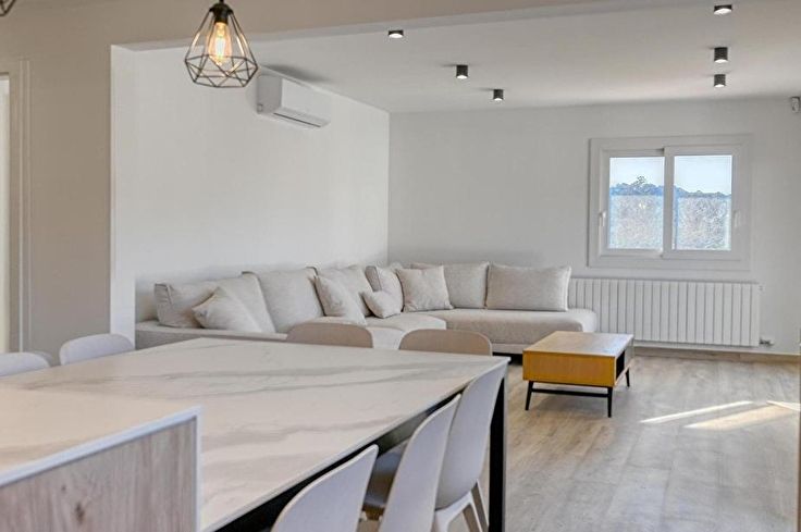 Apartament 3 dormitoris amb Piscina, Vistes al mar, Pàrquing i jardí a Calella de Palafrugell - Lloguer Temporada