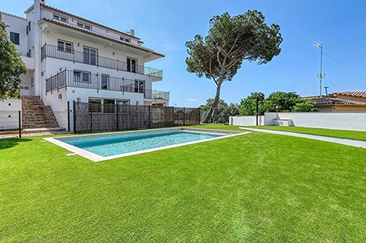 Apartament 3 dormitoris amb Piscina, Vistes al mar, Pàrquing i jardí a Calella de Palafrugell - Lloguer Temporada