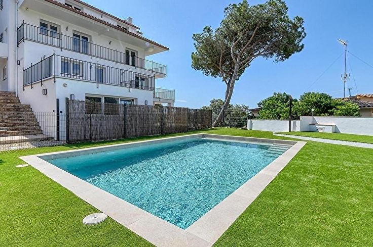 Apartament 3 dormitoris amb Piscina, Vistes al mar, Pàrquing i jardí a Calella de Palafrugell - Lloguer Temporada
