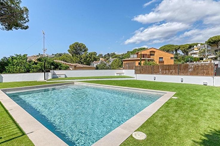 Apartament 3 dormitoris amb Piscina, Vistes al mar, Pàrquing i jardí a Calella de Palafrugell - Lloguer Temporada