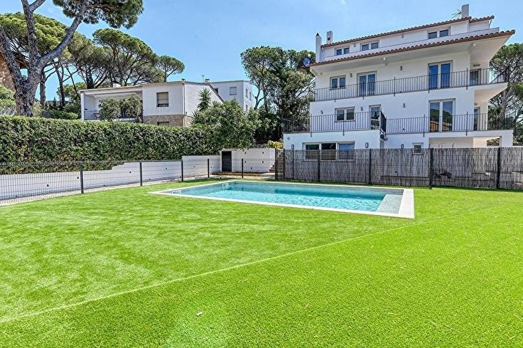 Apartament 3 dormitoris amb Piscina, Vistes al mar, Pàrquing i jardí a Calella de Palafrugell - Lloguer Temporada