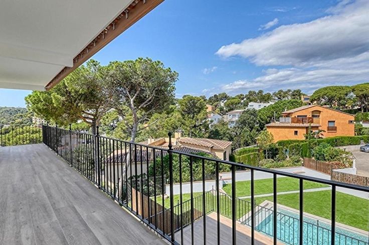 Apartament 3 dormitoris amb Piscina, Vistes al mar, Pàrquing i jardí a Calella de Palafrugell - Lloguer Temporada