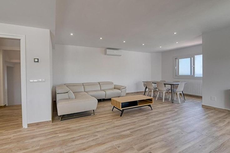 Apartament 3 dormitoris amb Piscina, Vistes al mar, Pàrquing i jardí a Calella de Palafrugell - Lloguer Temporada