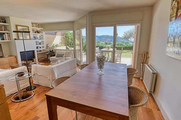 Apartament 2 dormitoris amb Piscina, Vistes al mar, Wifi, Pàrquing i jardí a Calella de Palafrugell - Lloguer Vacacional - Turístic