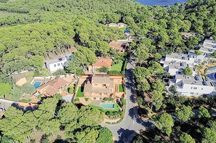 Casa individual 5 dormitoris amb Piscina, Aire condicionat i jardí a Llafranc - Compra - Venda