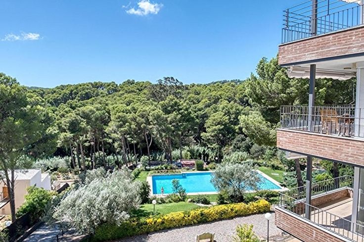 Apartament 2 dormitoris amb Piscina, Pàrquing i jardí a Tamariu - Compra - Venda