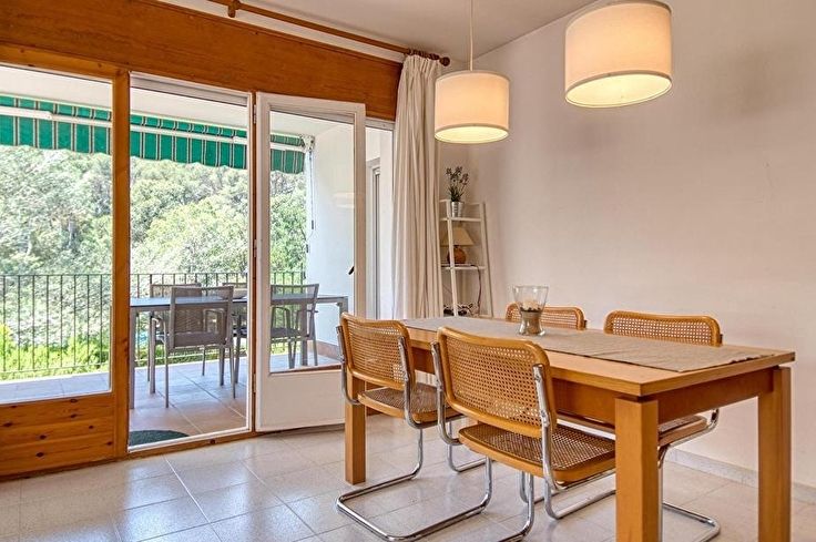 Apartament 3 dormitoris amb Piscina, Pàrquing i jardí a Tamariu - Compra - Venda