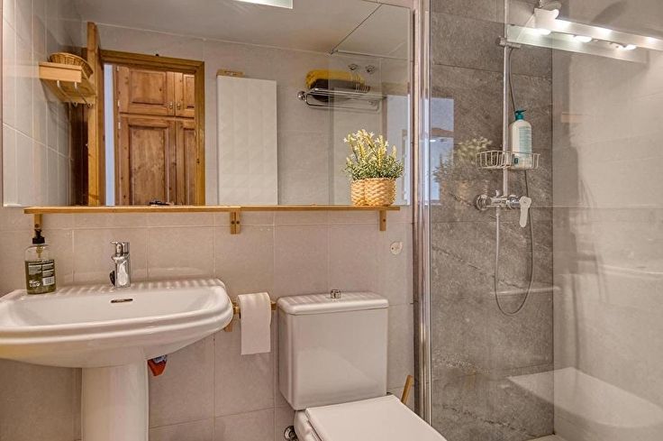 Apartament 3 dormitoris amb Piscina, Pàrquing i jardí a Tamariu - Compra - Venda