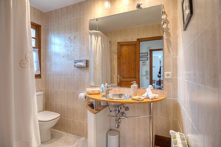 Casa individual 5 dormitoris amb Piscina, Vistes al mar i jardí a Tamariu - Compra - Venda