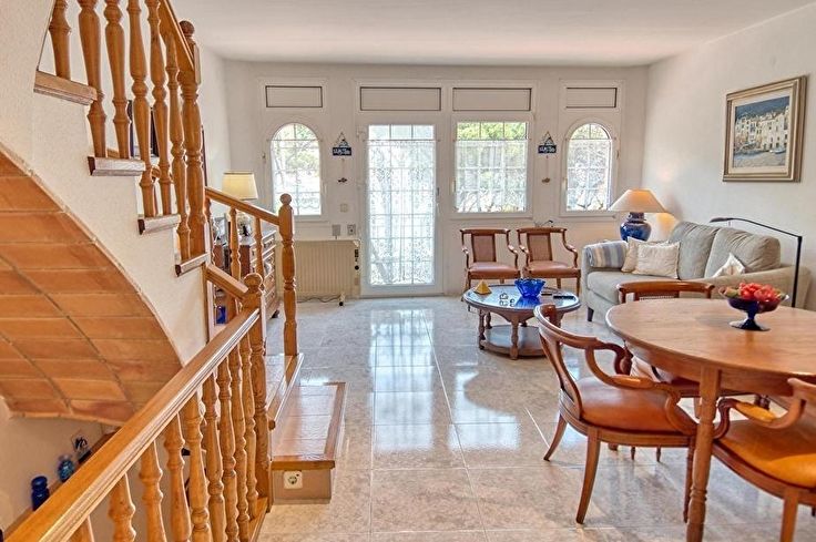 Casa adosada 3 dormitoris a Tamariu - Compra - Venda