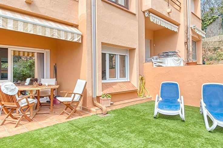 Apartament 2 dormitoris amb Piscina, Pàrquing i jardí a Tamariu - Compra - Venda
