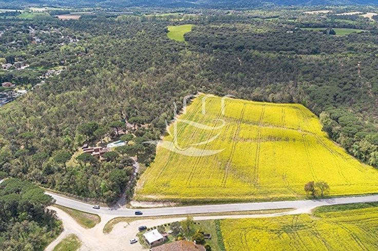 Xalet 6 dormitoris amb Piscina i jardí a Llagostera - Compra - Venda